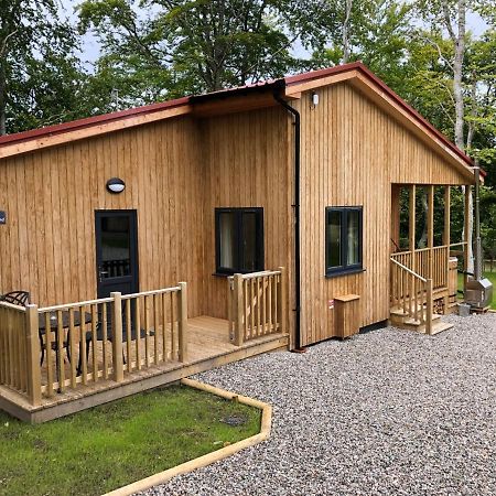Breckland Lodge 2 With Hot Tub Belladrum Exterior foto